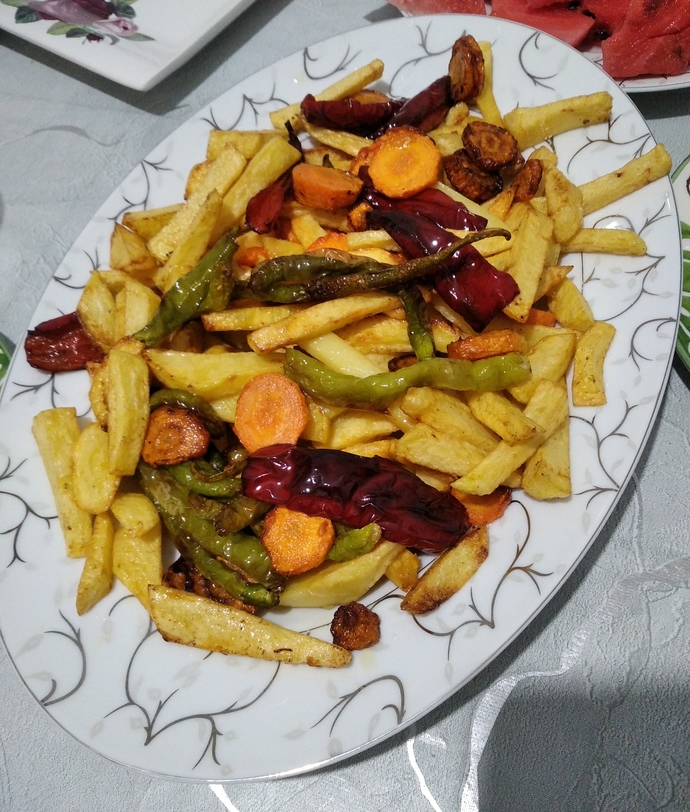Sabah sabah canım patates kızartması çekti buraya attım ki sizin de canınız çeksin 😂 ne kadar iyi bir insanım görüyorsunuz dimi?