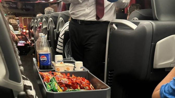 Yolculukta ikram edilen kek’i yiyen var mı?