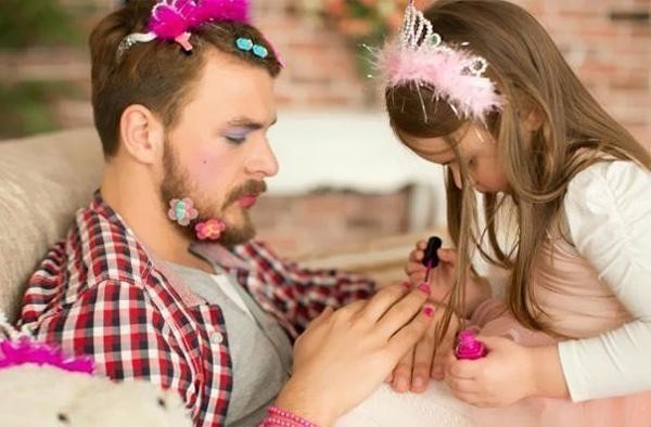 Babasıyla iyi ilişki kuramamış bir kız duygusal ilişkilerinde ne gibi zorluklar yaşar?