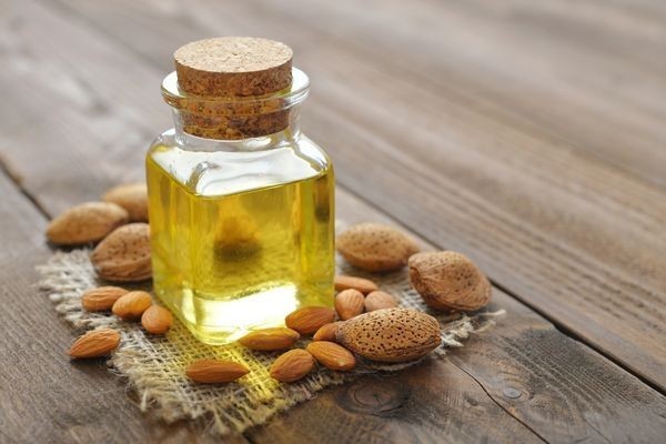 Acı badem yağı kuru cilde iyi gelir mi?