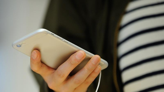 Telefonun flaşıyla telefonu arayacak kadar dalgın olduğunuz zamanlar oluyor mu?
