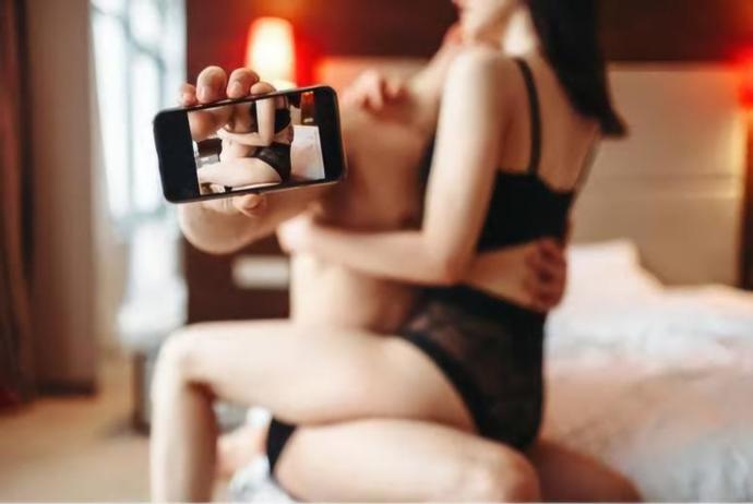 İlişki sırasından fotoğraf çekilmesi rahatsız veya tahrik etmeli mi?