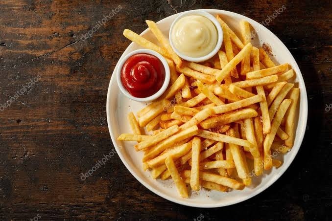 Patates kızartmasının yanında ketçap mı, mayonez mi seversin?