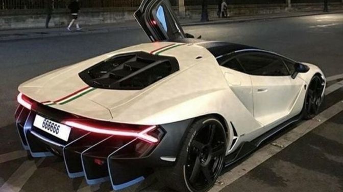 Lüks araba sahibi olmak insanı karizmatik gösterir mi?