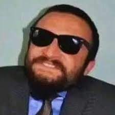 Gözlüklü erkeklere zaafım var , gözlüklü herkese aşık olabilirim... bu normal mi? Benim gibi gözlüğe zaafı olan var mı?
