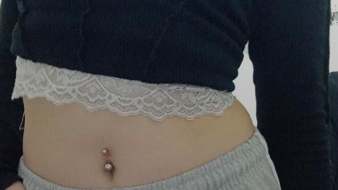 Sizce göbek piercingim nasıl duruyor?