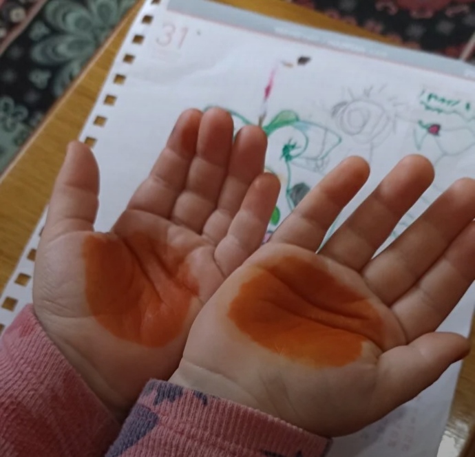 Bak bi bak buraya bak😍 o minik eller kalem tutuyooooo