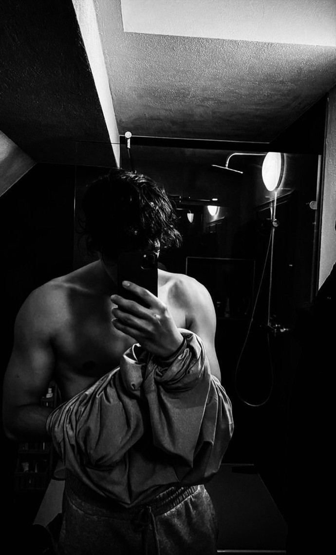 Gymde üstü açık fotoğraf paylaşan erkekler hakkında ne düşünüyorsunuz?