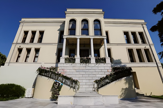 Mehmet Karahanlının evi mi daha güzel yoksa Kenan Birkanın evi mi?