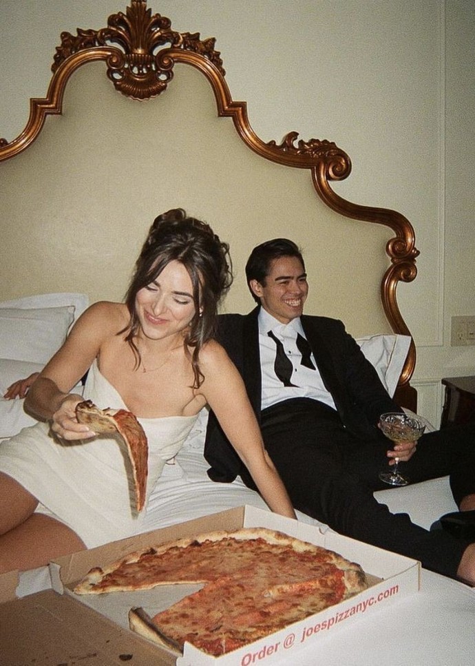Evlendiğiniz ilk gece de eşiniz pizza istese ne yaparsınız?
