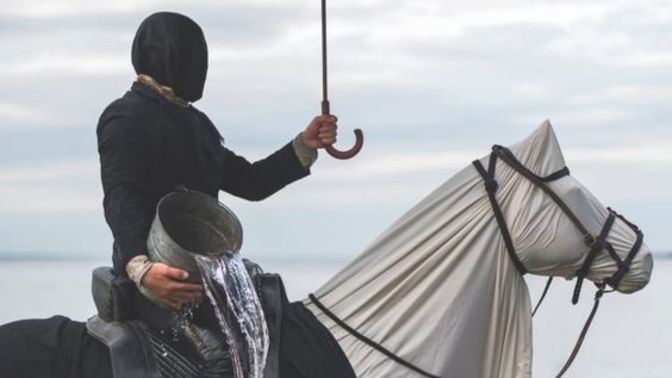 Elde etmek istediğin bir şeye istemiyorum havası katmak; ona sahip olamamanın öfkesi midir?