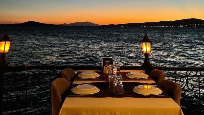 Burada kiminle akşam yemeği yemek isterdiniz?