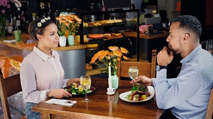 Randevuya geciken karşı cins arkadaşınıza nasıl tepki verirsin?
