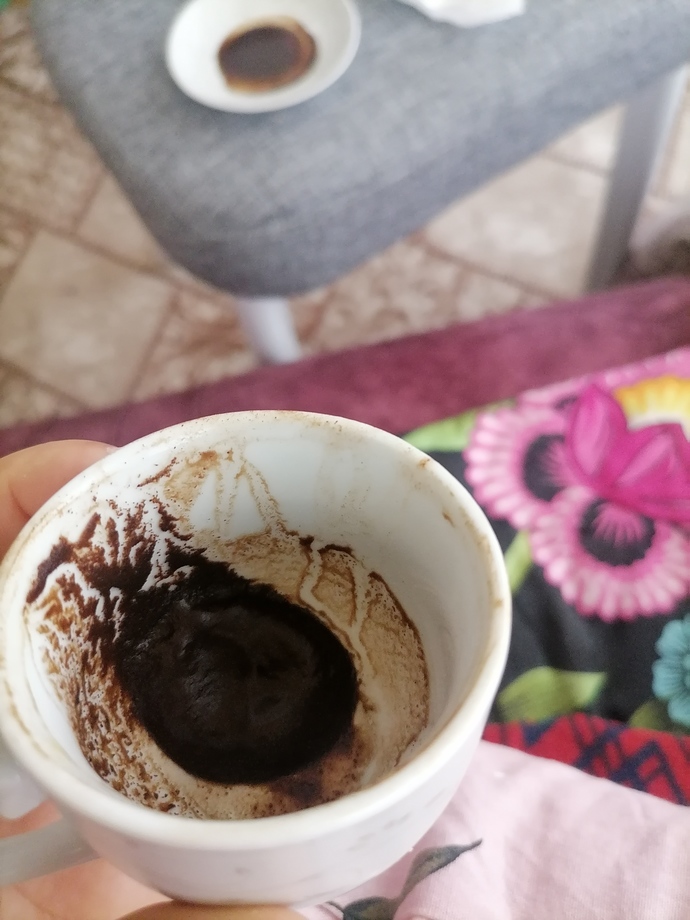 Kahve falı bakmayı bilen?