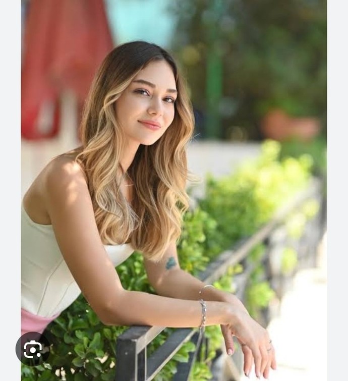 Ezgi dalgıç güzel mi sizce?