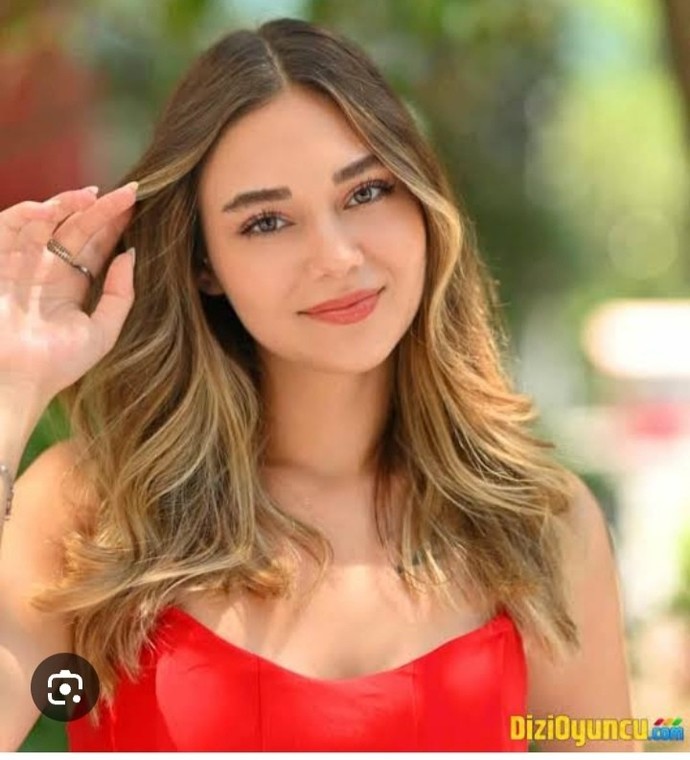 Ezgi dalgıç güzel mi sizce?