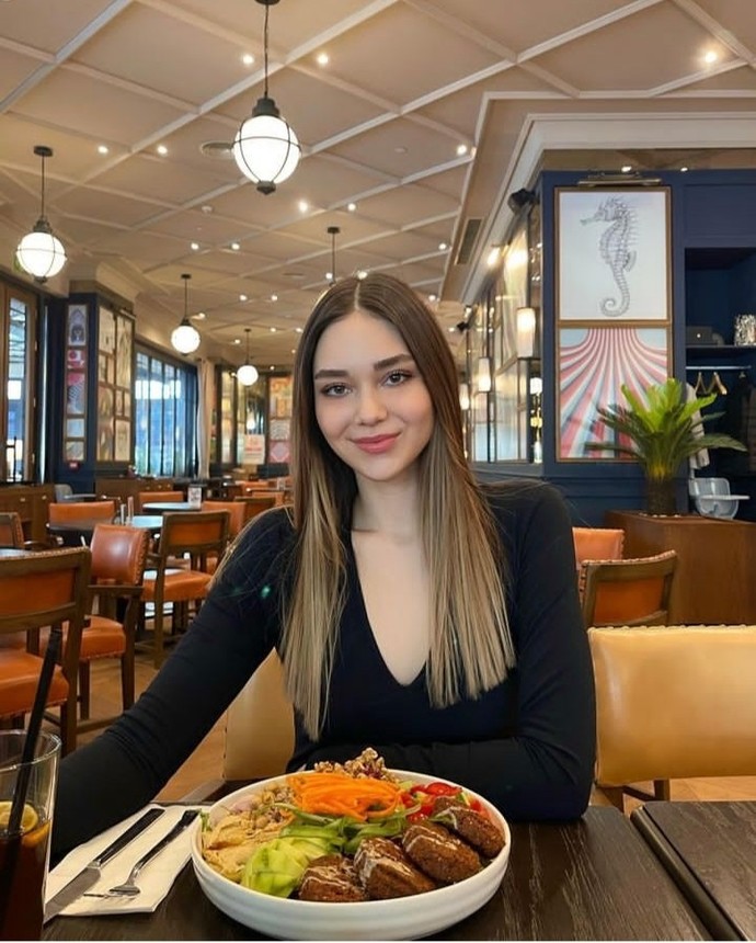Ezgi dalgıç güzel mi sizce?