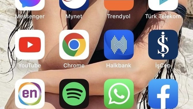Sevdiğiniz sanatçının resmini duvar kağıdı yapar mısınızz?