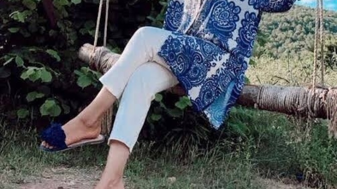 Kapalı bir kadının ayağına renkli oje sürmesi hakkında ne düşünüyorsunuz?