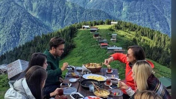 Kim benimle bu manzaraya karşı kahvaltı etmek ister?😊?