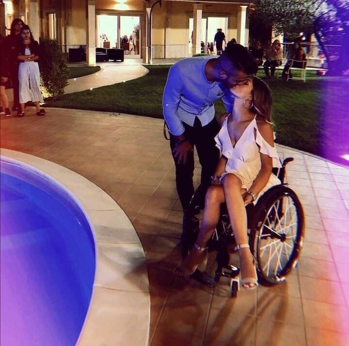 Engelli bir insan ile aşk yaşamaya daha çok hangi taraf ciddi bakıyor kadınlar mı erkekler mi?