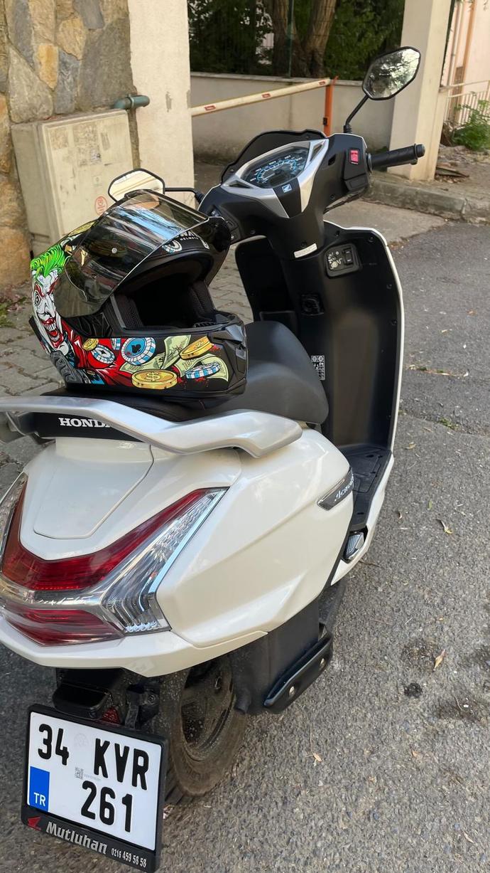 Kızlar, Motorumla gazlarken kızların bakışlarına maruz kalıyorum neden acaba?