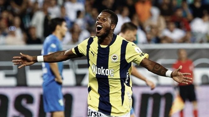Fred, kariyerindeki ilk hat-tricki Çaykur Rizespor karşısında yaptı. 5-0 Fenerbahçe'nin üstünlüğüyle biten maçı nasıl buldunuz?