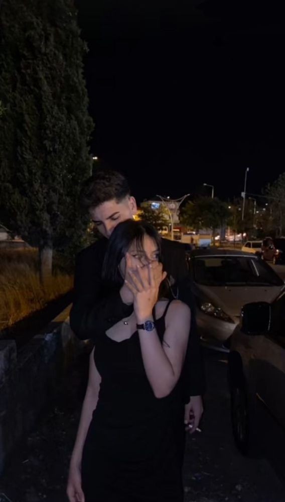 Bir Erkek Sevgilisi varken neden başkasını takip eder?