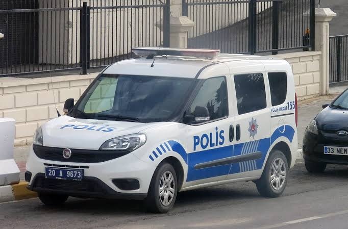 Polis doblolarına ne koyurlar?