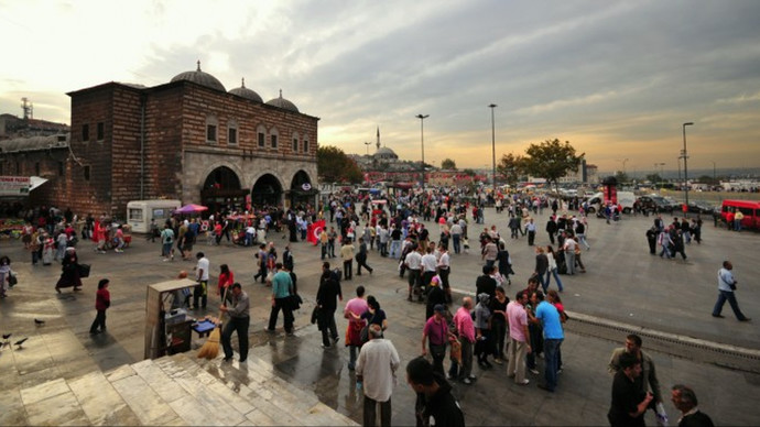 AK Parti İzmir Eski Başkanı sosyal medya üzerinden yüksek ezan sesinden dert yandı! Ne düşünüyorsunuz?