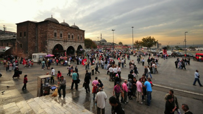 AK Parti İzmir Eski Başkanı sosyal medya üzerinden yüksek ezan sesinden dert yandı! Ne düşünüyorsunuz?