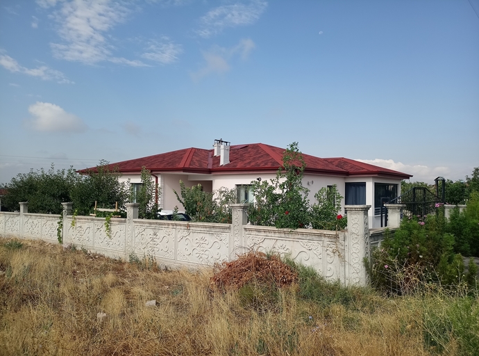 Şu bahçe ve eve uzaktan 10 üzerinden kaç verirsiniz?