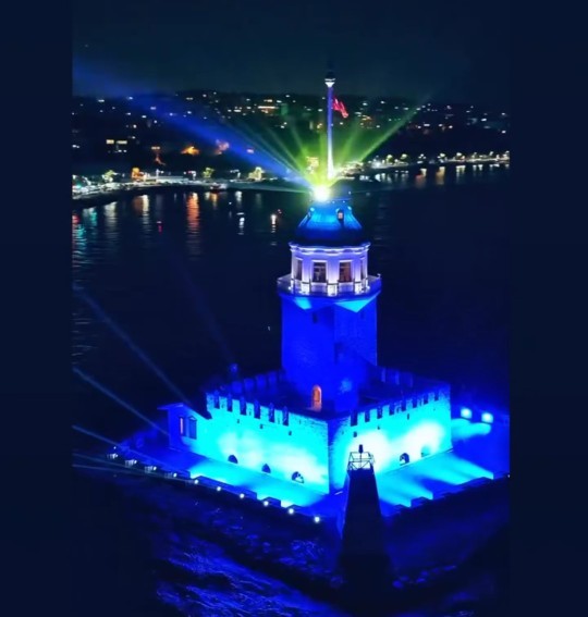 Kız kulesine hiç gittiniz mi kız kulesi gece mi daha güzel yoksa gündüz mü?