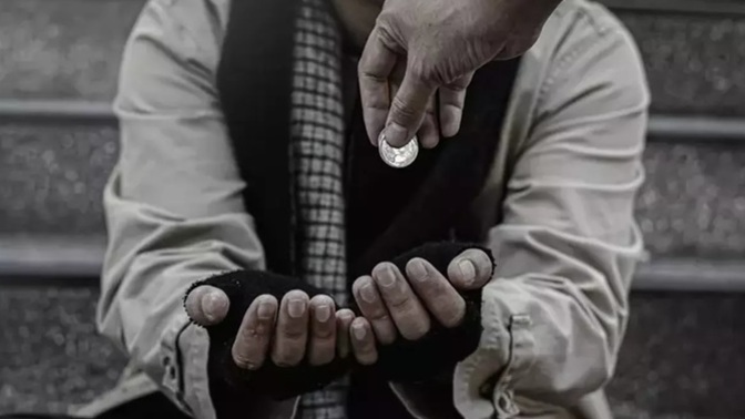 Sokakta dilenci gördüğünüzde para veriyor musunuz?