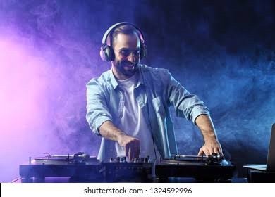 dj’liği en iyi kadınlar mı yapıyor yoksa erkekler mi?