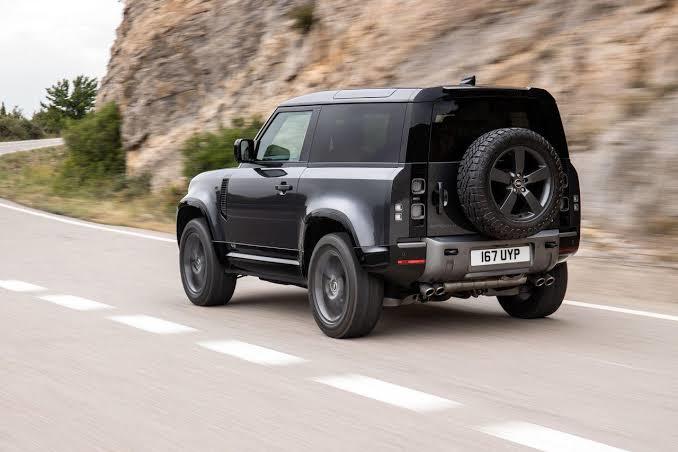 Az önce bir tane jeep gördüm ama modelini bilmiyorum. Yardımcı olur musunuz?