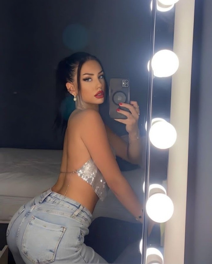 Sevgilin İnstagramda seksi pozlar verebilir mi?