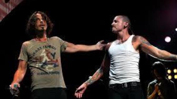 Para pul şöhret mutluluk getirseydi Chester benington (linkin park'ın solisti) intihar eder miydi?