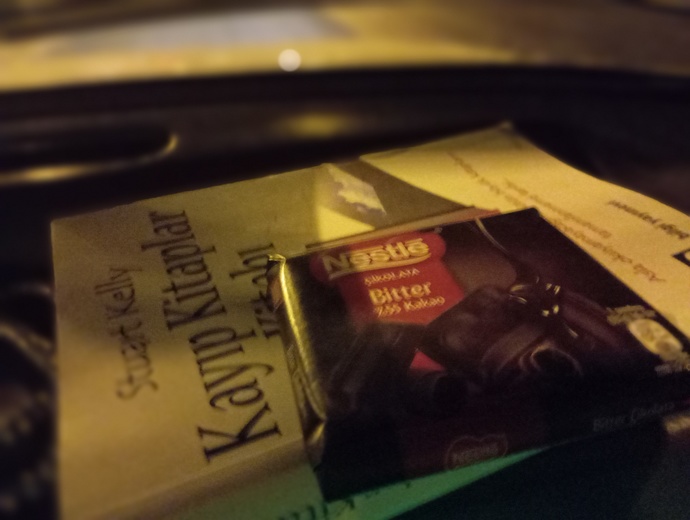 Kitap eşliğinde çikolataya varmısınız?