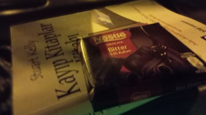 Kitap eşliğinde çikolataya varmısınız?