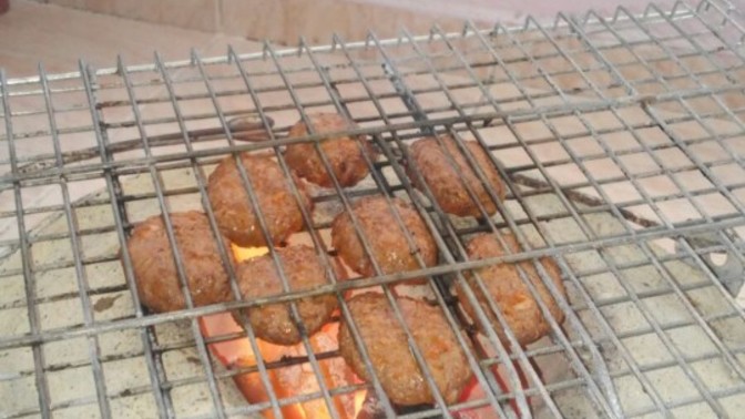 Köftem pişirimine dair farklı yaklaşımlarınız var mıdır?