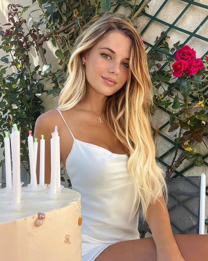 Bu Rus model güzel mi, böyle sevgiliniz olsun ister miydiniz?