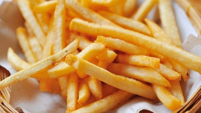 Menülerinizde normal dilim patates mi cage fries patates mi tercih edersiniz?