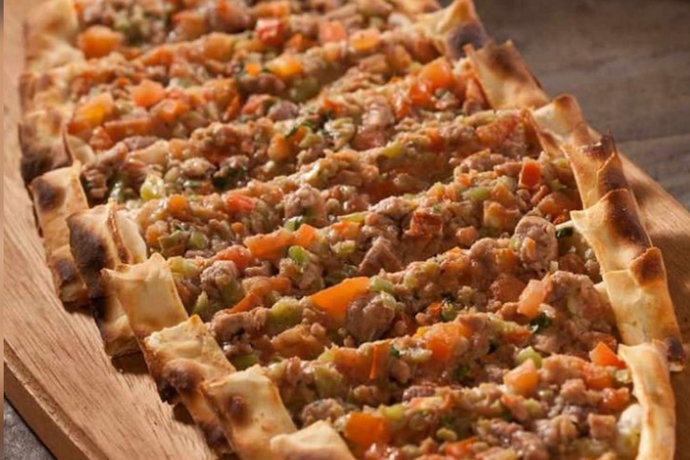 Farklı kültürlerin mutfaklarından hangi yemekleri denememi önerirsiniz?