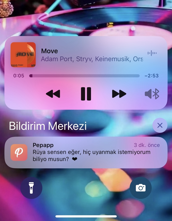 Rüya kadar güzel şeyler hissettiren var mı sana?