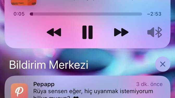 Rüya kadar güzel şeyler hissettiren var mı sana?