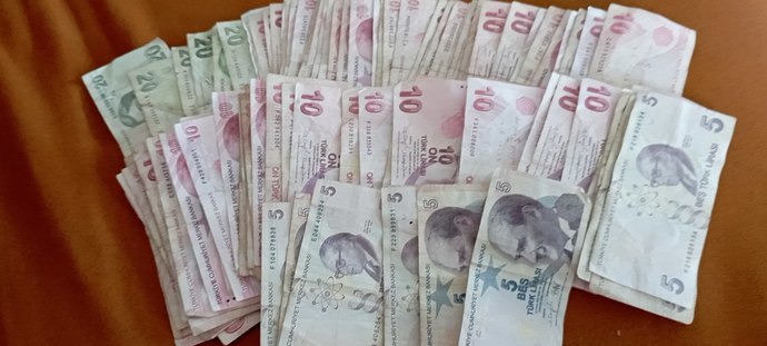 Burada kaç ₺ var bilin bakalım 😄?