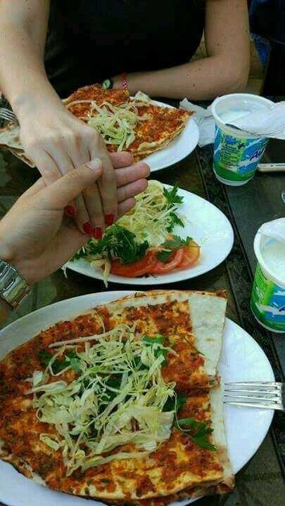 İlk buluşmada lahmacun yemeye götüren flörtten olur mu?