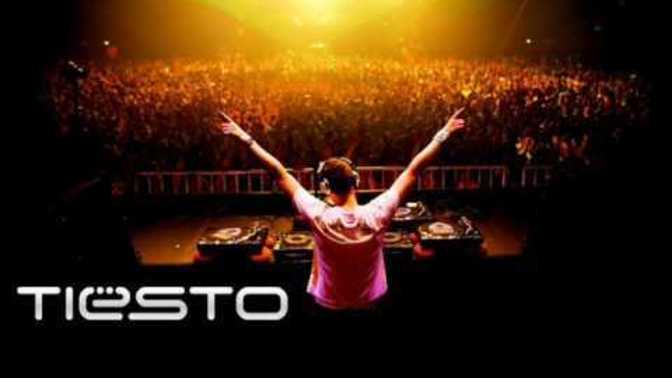 Müzik festivali yapıyorum. Şarkıyla DJ'liğini gösterir misin?