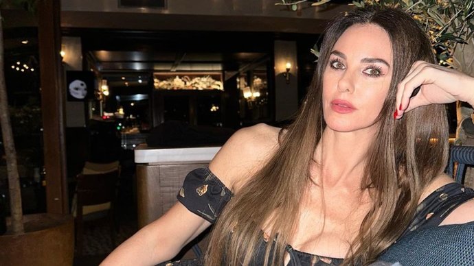 Defne Samyeli bikinili pozlarını peş peşe paylaştı! Peki sen paylaştın mı?